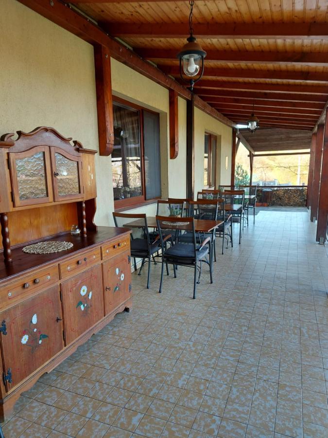 Bed and Breakfast Kolpinghaus à Caransebeş Extérieur photo